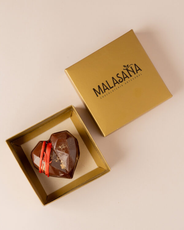 Caja de corazón de 80gr abierta