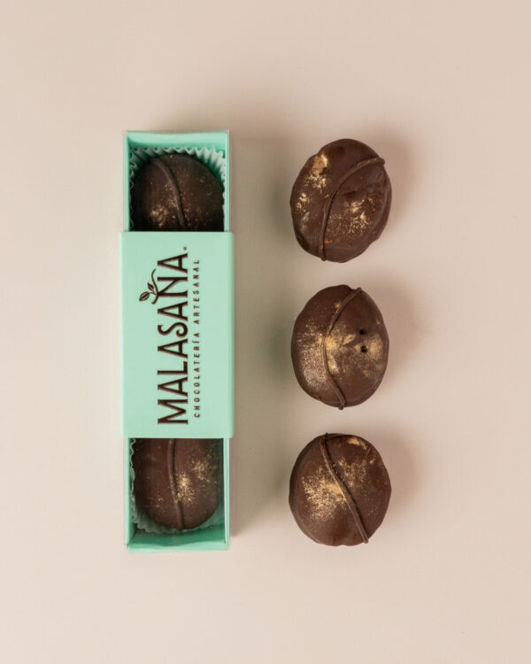 Caja de alfajores, con 3 alfajores adicionales de referencia